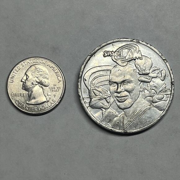 Vintage 1990's Space Jam Michael Jordan Looney Tunes Collector's Coin Tune Squad - Picture 3 of 3